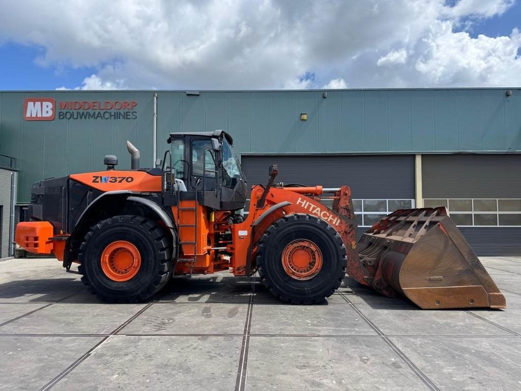 Hitachi ZW370-5B - Wheel loader: picture 5 Hitachi ZW370-5B - Wheel loader: picture 5