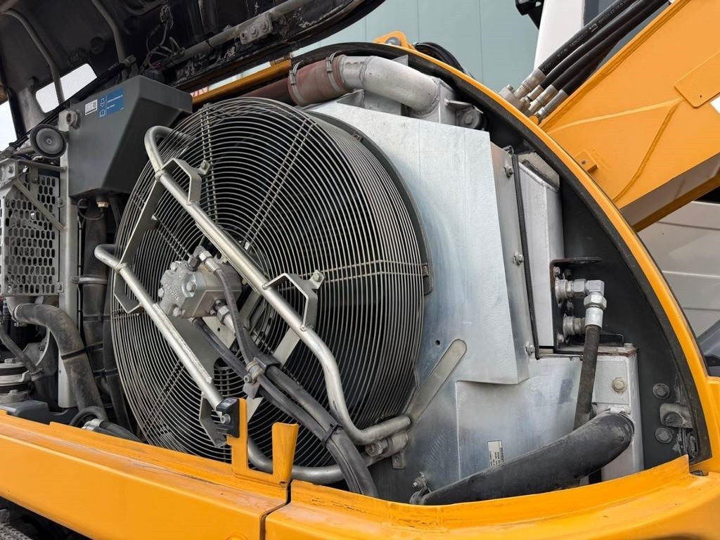 Waste/ Industry handler Liebherr LH 22 M: picture 21