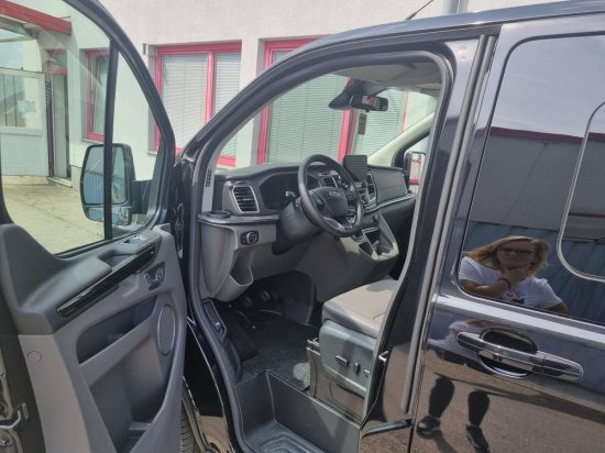 Ford Tourneo Custom Eco Blue Hybrid - Small van: picture 5 Ford Tourneo Custom Eco Blue Hybrid - Small van: picture 5