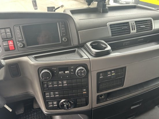 Container transporter/ Swap body truck MAN TGX 26.470 XXL, 6x2, Liftachse, EURO6, Intarder OHNE CONTAINER, Produktion 2020: picture 10