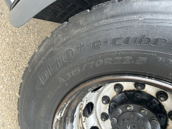 Container transporter/ Swap body truck MAN TGX 26.470 XXL, 6x2, Liftachse, EURO6, Intarder OHNE CONTAINER, Produktion 2020: picture 15