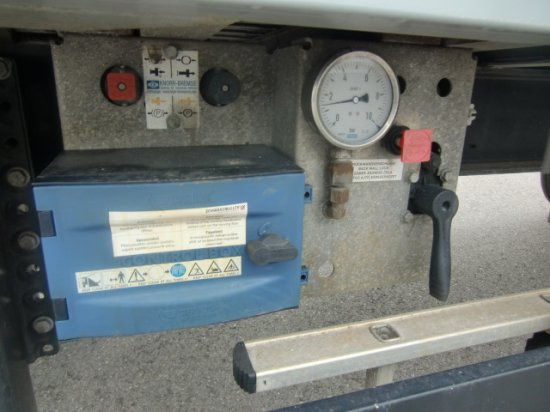 Walking floor semi-trailer Schwarzmüller Liftachse, Funk, Stahlboden!!! SAF-Achsen ,2 Stück 11 mm Boden: picture 9 Walking floor semi-trailer Schwarzmüller Liftachse, Funk, Stahlboden!!! SAF-Achsen ,2 Stück 11 mm Boden: picture 9