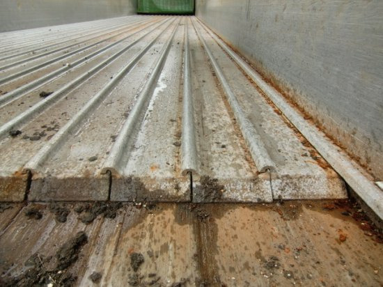 Walking floor semi-trailer Schwarzmüller Liftachse, Funk, Stahlboden!!! SAF-Achsen ,2 Stück 11 mm Boden: picture 15 Walking floor semi-trailer Schwarzmüller Liftachse, Funk, Stahlboden!!! SAF-Achsen ,2 Stück 11 mm Boden: picture 15