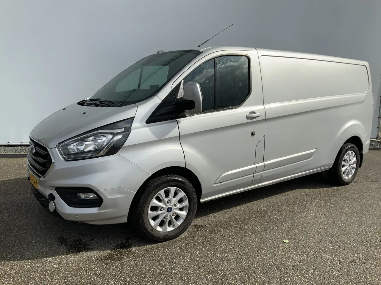 Ford Transit Custom 300 2.0 TDCI (MOTOR DEFECT!!) L2H2 Airco Navi 3 Zi - Panel van: picture 1 Ford Transit Custom 300 2.0 TDCI (MOTOR DEFECT!!) L2H2 Airco Navi 3 Zi - Panel van: picture 1