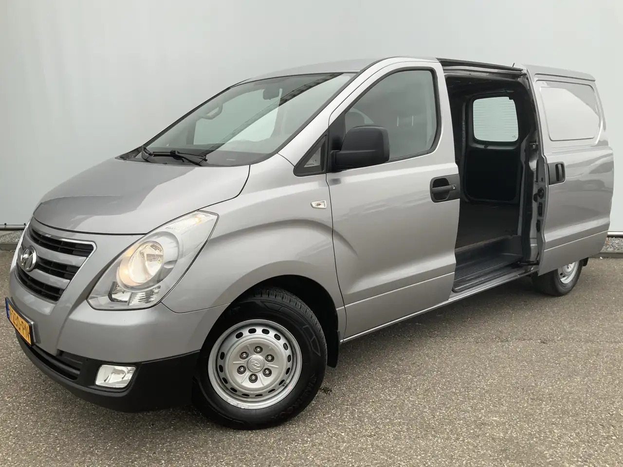 Hyundai H 300 2.5 CRDi Dynamic Dub Schuifdeur Airco Navi 3 Zits - Panel van: picture 2 Hyundai H 300 2.5 CRDi Dynamic Dub Schuifdeur Airco Navi 3 Zits - Panel van: picture 2