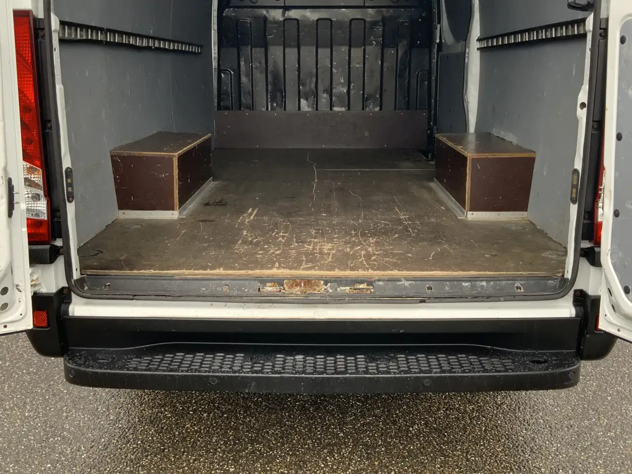 Leasing of Iveco Daily 35S13V 2.3 352 H2 L3 Airco 3 Zits Opstap Euro 5 Iveco Daily 35S13V 2.3 352 H2 L3 Airco 3 Zits Opstap Euro 5: picture 21