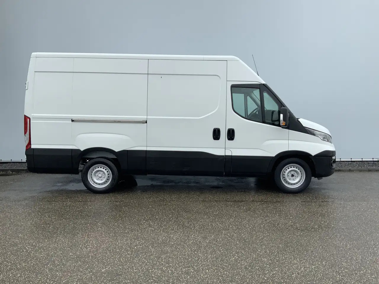 Iveco Daily 35S13V 2.3 352 H2 L3 Airco 3 Zits Opstap Euro 5 - Panel van: picture 3 Iveco Daily 35S13V 2.3 352 H2 L3 Airco 3 Zits Opstap Euro 5 - Panel van: picture 3