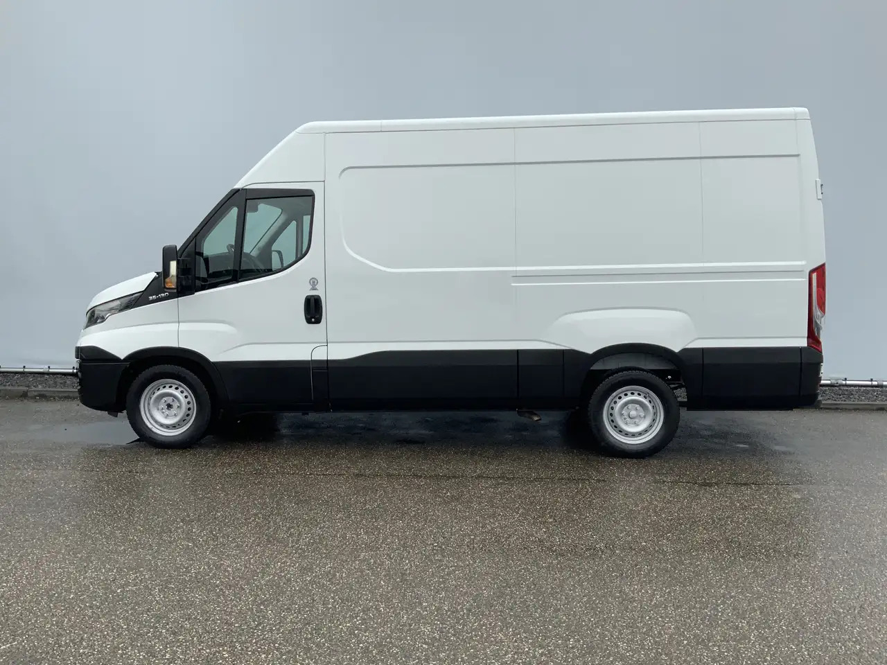Leasing of Iveco Daily 35S13V 2.3 352 H2 L3 Airco 3 Zits Opstap Euro 5 Iveco Daily 35S13V 2.3 352 H2 L3 Airco 3 Zits Opstap Euro 5: picture 15