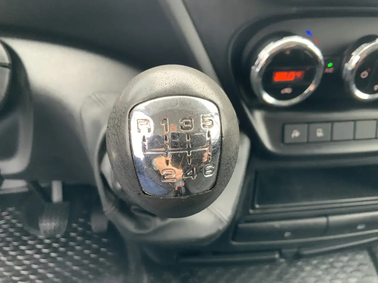 Leasing of Iveco Daily 35S13V 2.3 352 H2 L3 Airco 3 Zits Opstap Euro 5 Iveco Daily 35S13V 2.3 352 H2 L3 Airco 3 Zits Opstap Euro 5: picture 11