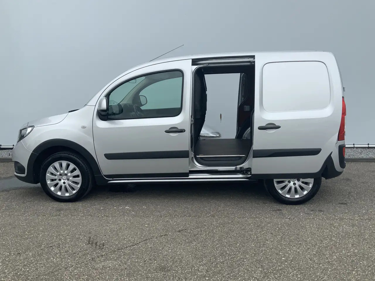 Mercedes-Benz Citan 109 CDI BlueEFFICIENCY Airco Dub Schuifdeur Cruise - Small van: picture 4 Mercedes-Benz Citan 109 CDI BlueEFFICIENCY Airco Dub Schuifdeur Cruise - Small van: picture 4