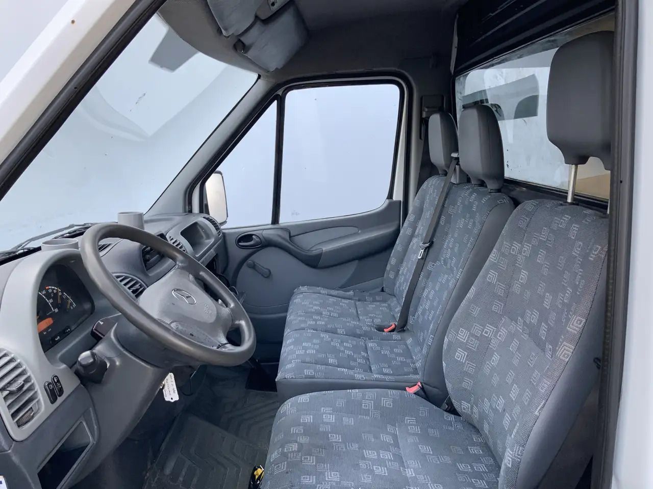 Mercedes-Benz Sprinter 208 CDI 2.2 355 L2H1 3 Zits Imperiaal Trap Trekhaa - Panel van: picture 4 Mercedes-Benz Sprinter 208 CDI 2.2 355 L2H1 3 Zits Imperiaal Trap Trekhaa - Panel van: picture 4