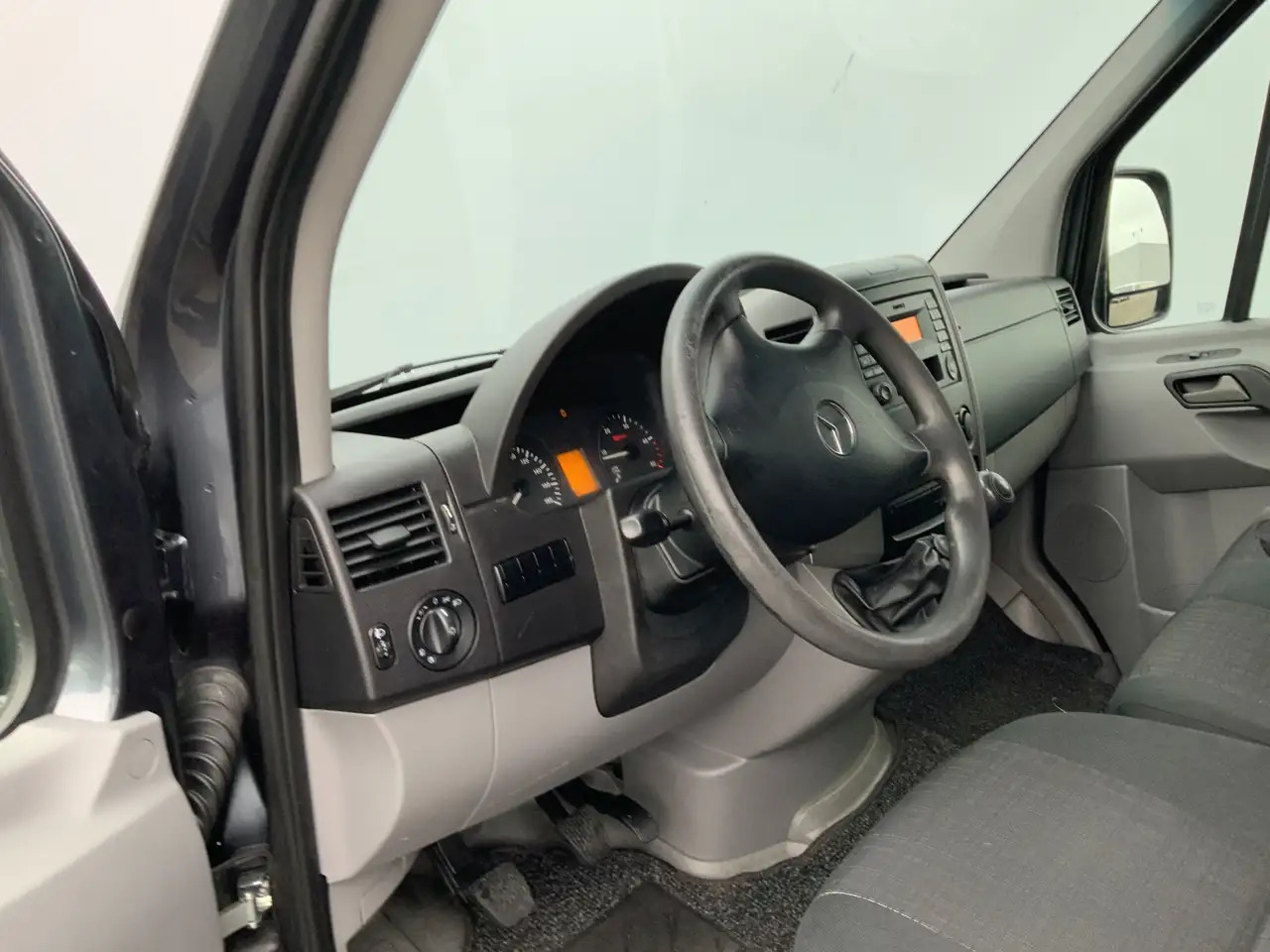 Mercedes-Benz Sprinter 311 2.2 CDI 366 L2H1 Airco 3 Zits Opstap& Trekhaak - Panel van: picture 4 Mercedes-Benz Sprinter 311 2.2 CDI 366 L2H1 Airco 3 Zits Opstap& Trekhaak - Panel van: picture 4