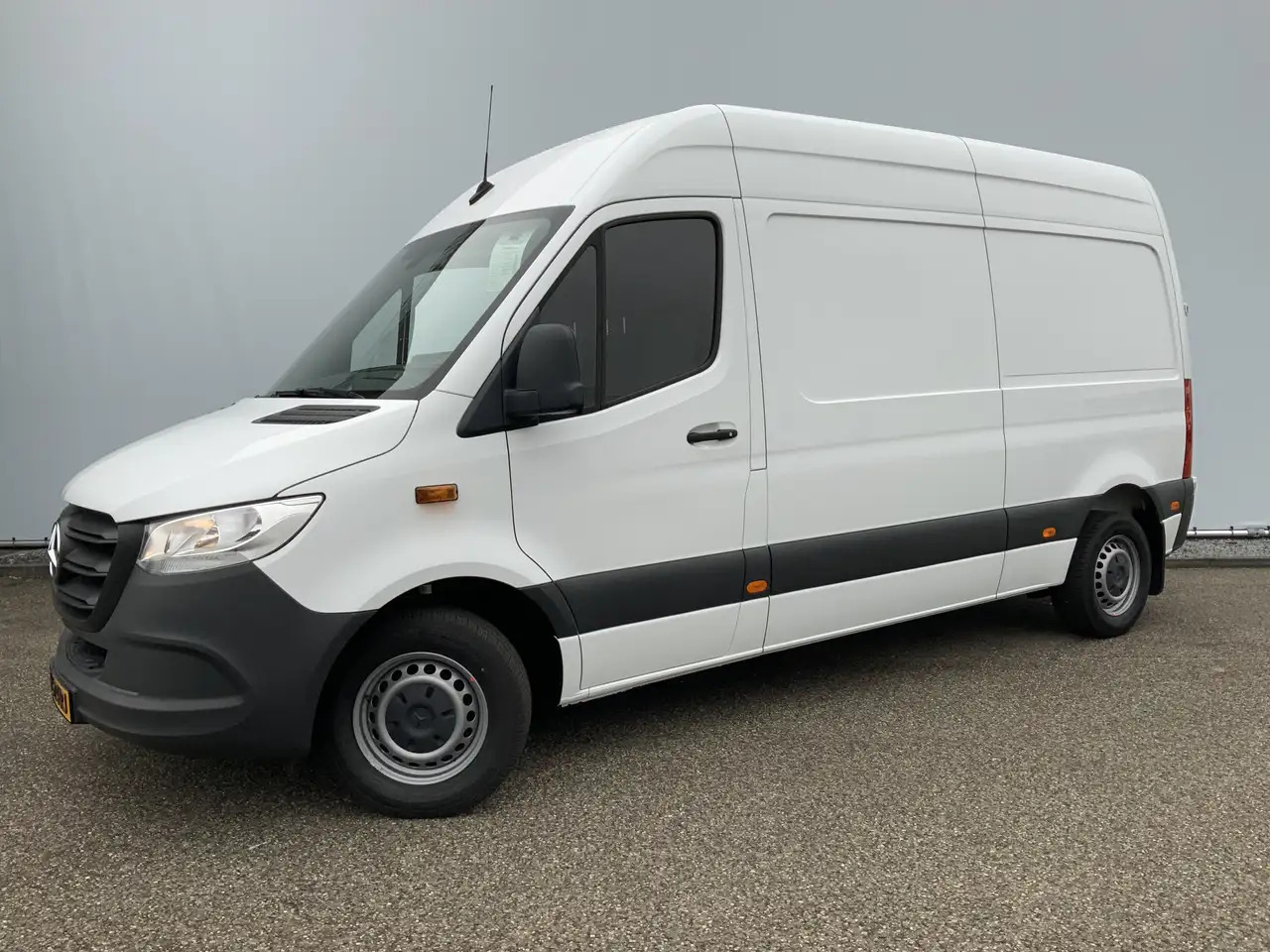 Mercedes-Benz Sprinter 314 2.2 CDI L2H2 Airco Camera Navi 3 Zits MBUX Sch - Panel van: picture 1 Mercedes-Benz Sprinter 314 2.2 CDI L2H2 Airco Camera Navi 3 Zits MBUX Sch - Panel van: picture 1