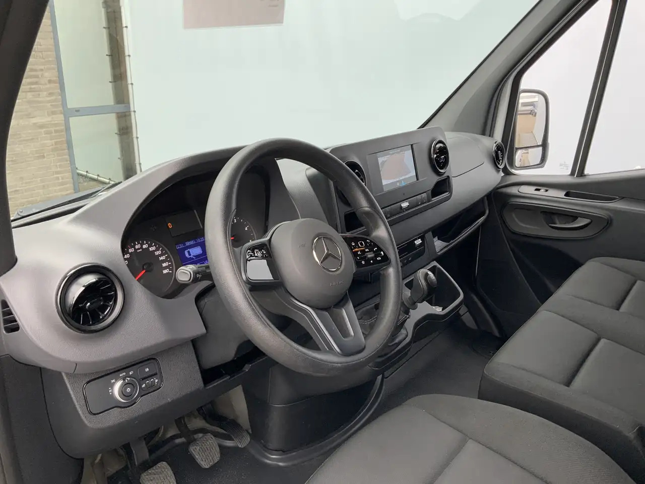 Mercedes-Benz Sprinter 314 2.2 CDI L2H2 Airco Camera Navi 3 Zits MBUX Sch - Panel van: picture 5 Mercedes-Benz Sprinter 314 2.2 CDI L2H2 Airco Camera Navi 3 Zits MBUX Sch - Panel van: picture 5