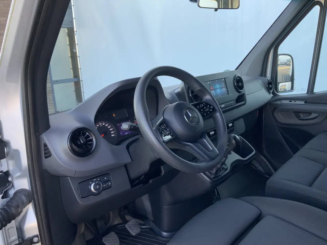 Mercedes-Benz Sprinter 314 2.2 CDI L2H2 Airco Cruise 3 Zits Trekhaak 2000 - Panel van: picture 4 Mercedes-Benz Sprinter 314 2.2 CDI L2H2 Airco Cruise 3 Zits Trekhaak 2000 - Panel van: picture 4