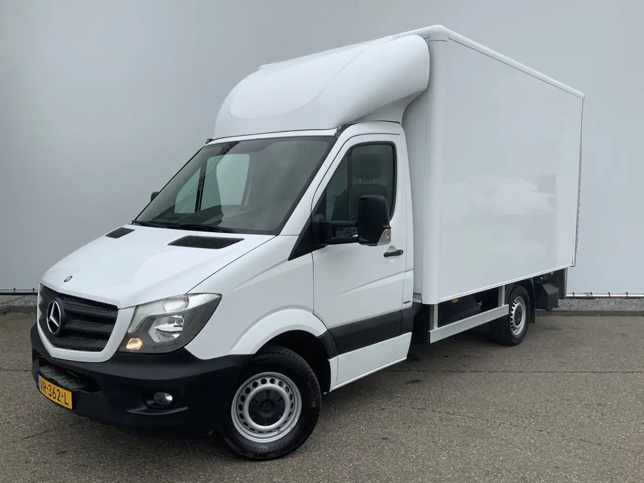 Mercedes-Benz Sprinter 416 2.2 BlueTEC 366 Meubelbak & Lift Automaat Airc - Box van: picture 1 Mercedes-Benz Sprinter 416 2.2 BlueTEC 366 Meubelbak & Lift Automaat Airc - Box van: picture 1