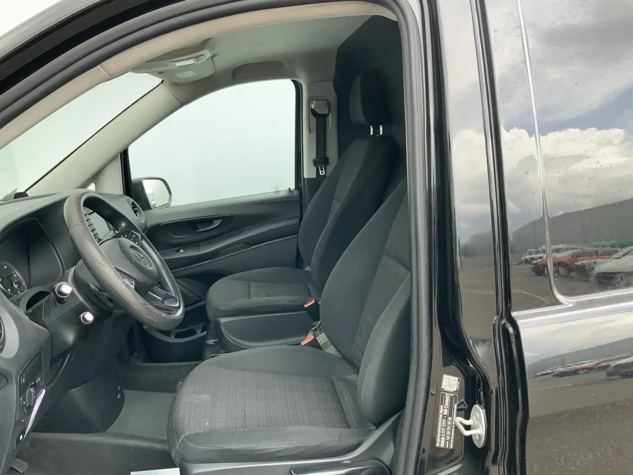 Mercedes-Benz Vito 116 CDI Lang Airco Cruise Camera Navi Side Bar Tre - Small van: picture 5 Mercedes-Benz Vito 116 CDI Lang Airco Cruise Camera Navi Side Bar Tre - Small van: picture 5