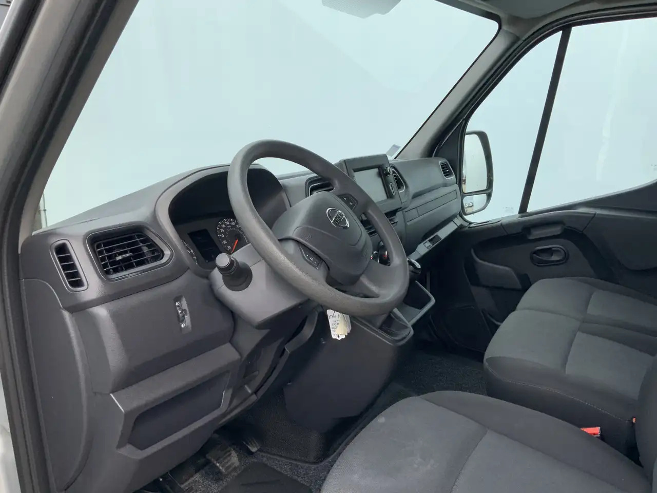 Nissan Interstar 2.3 dCi L2H2 Acenta Airco Cruise 3 Zits Camera Nav - Panel van: picture 5 Nissan Interstar 2.3 dCi L2H2 Acenta Airco Cruise 3 Zits Camera Nav - Panel van: picture 5