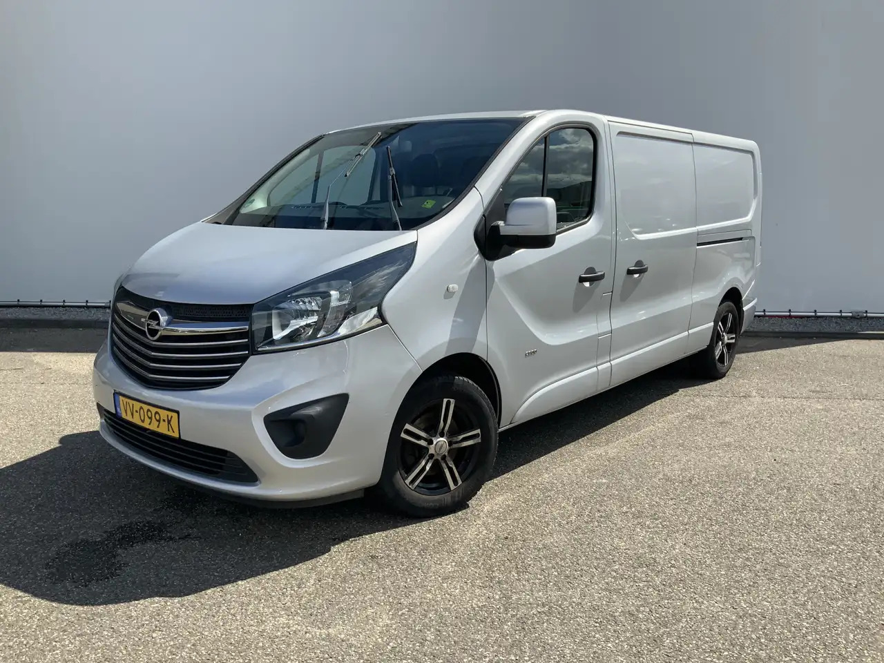 Opel Vivaro 1.6 CDTI L2H1 Sport EcoFlex (MOTOR DEFECT !!!!)Air - Panel van: picture 1 Opel Vivaro 1.6 CDTI L2H1 Sport EcoFlex (MOTOR DEFECT !!!!)Air - Panel van: picture 1