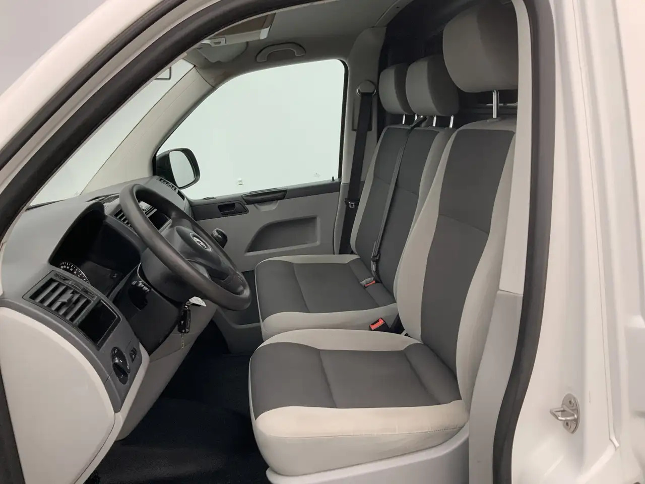 Volkswagen T5 Transporter 2.0 TDI L2H2 Airco Cruise 3 Zits Imperiaal & Trekh - Other machinery: picture 5 Volkswagen T5 Transporter 2.0 TDI L2H2 Airco Cruise 3 Zits Imperiaal & Trekh - Other machinery: picture 5