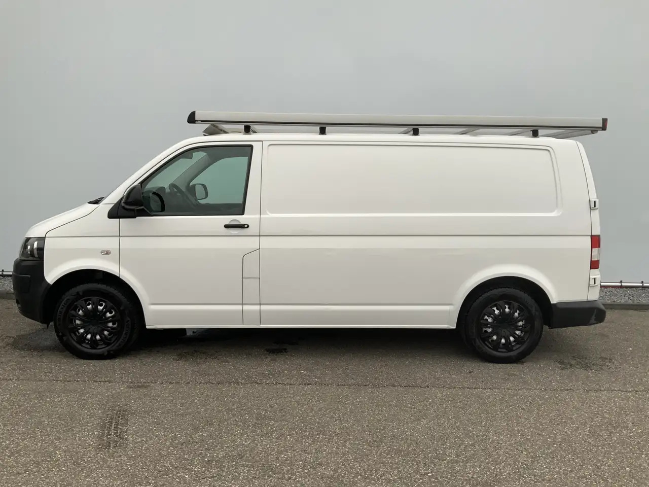 Volkswagen T5 Transporter 2.0 TDI L2H2 Airco Cruise 3 Zits Imperiaal & Trekh - Other machinery: picture 4 Volkswagen T5 Transporter 2.0 TDI L2H2 Airco Cruise 3 Zits Imperiaal & Trekh - Other machinery: picture 4
