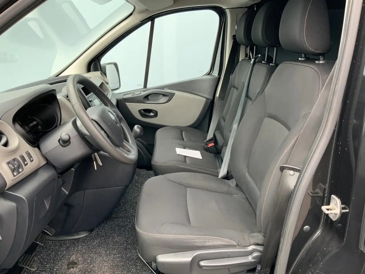 Renault Trafic 1.6 dCi T29 L2H2 Comfort Energy Airco Cruise 3 Zit - Panel van: picture 5 Renault Trafic 1.6 dCi T29 L2H2 Comfort Energy Airco Cruise 3 Zit - Panel van: picture 5