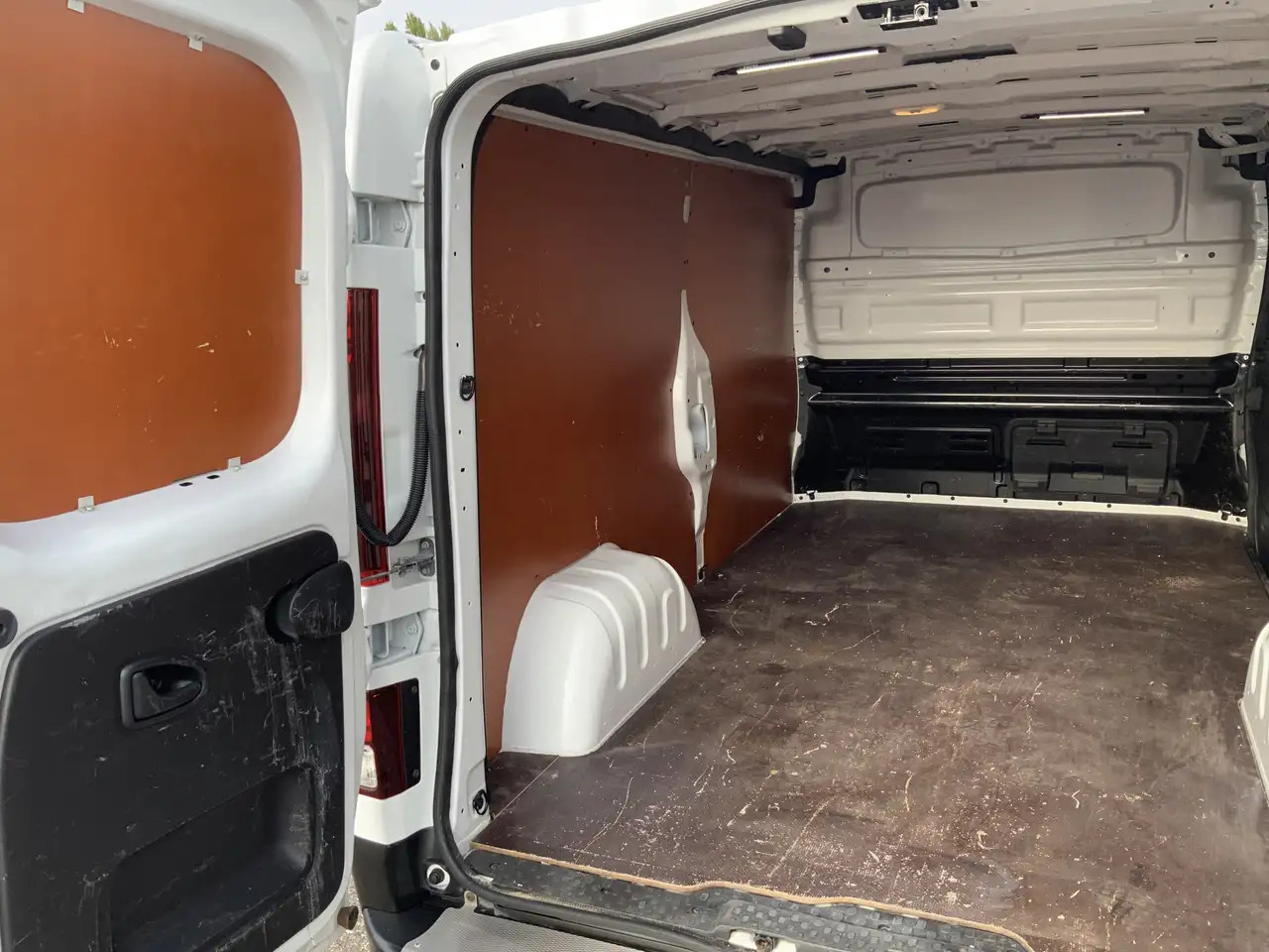 Leasing of Renault Trafic 2.0 dCi 130 T30 L2H1 Work Edition Airco Cruise Nav Renault Trafic 2.0 dCi 130 T30 L2H1 Work Edition Airco Cruise Nav: picture 9