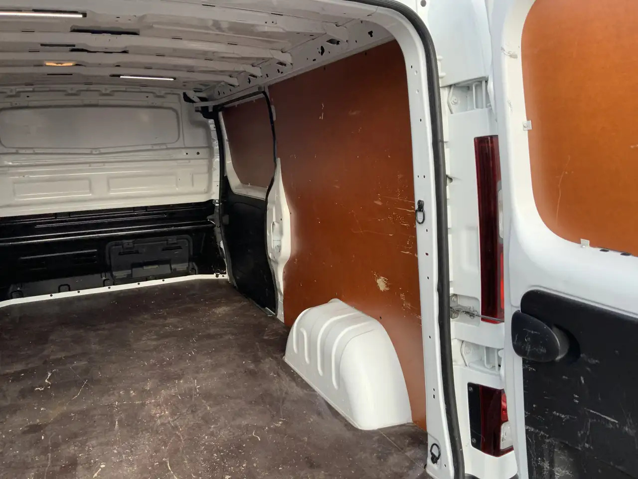 Leasing of Renault Trafic 2.0 dCi 130 T30 L2H1 Work Edition Airco Cruise Nav Renault Trafic 2.0 dCi 130 T30 L2H1 Work Edition Airco Cruise Nav: picture 18