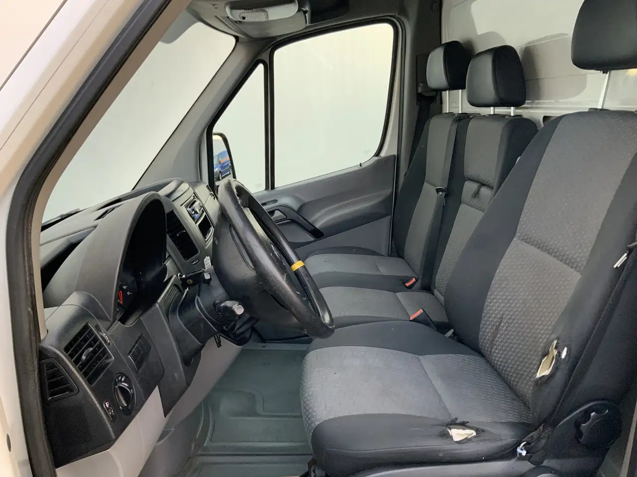 Volkswagen Crafter 35 2.0 TDI L3H1 Glasresteel Airco Cruise 3 Zits UI - Box van, Municipal/ Special vehicle: picture 3 Volkswagen Crafter 35 2.0 TDI L3H1 Glasresteel Airco Cruise 3 Zits UI - Box van, Municipal/ Special vehicle: picture 3