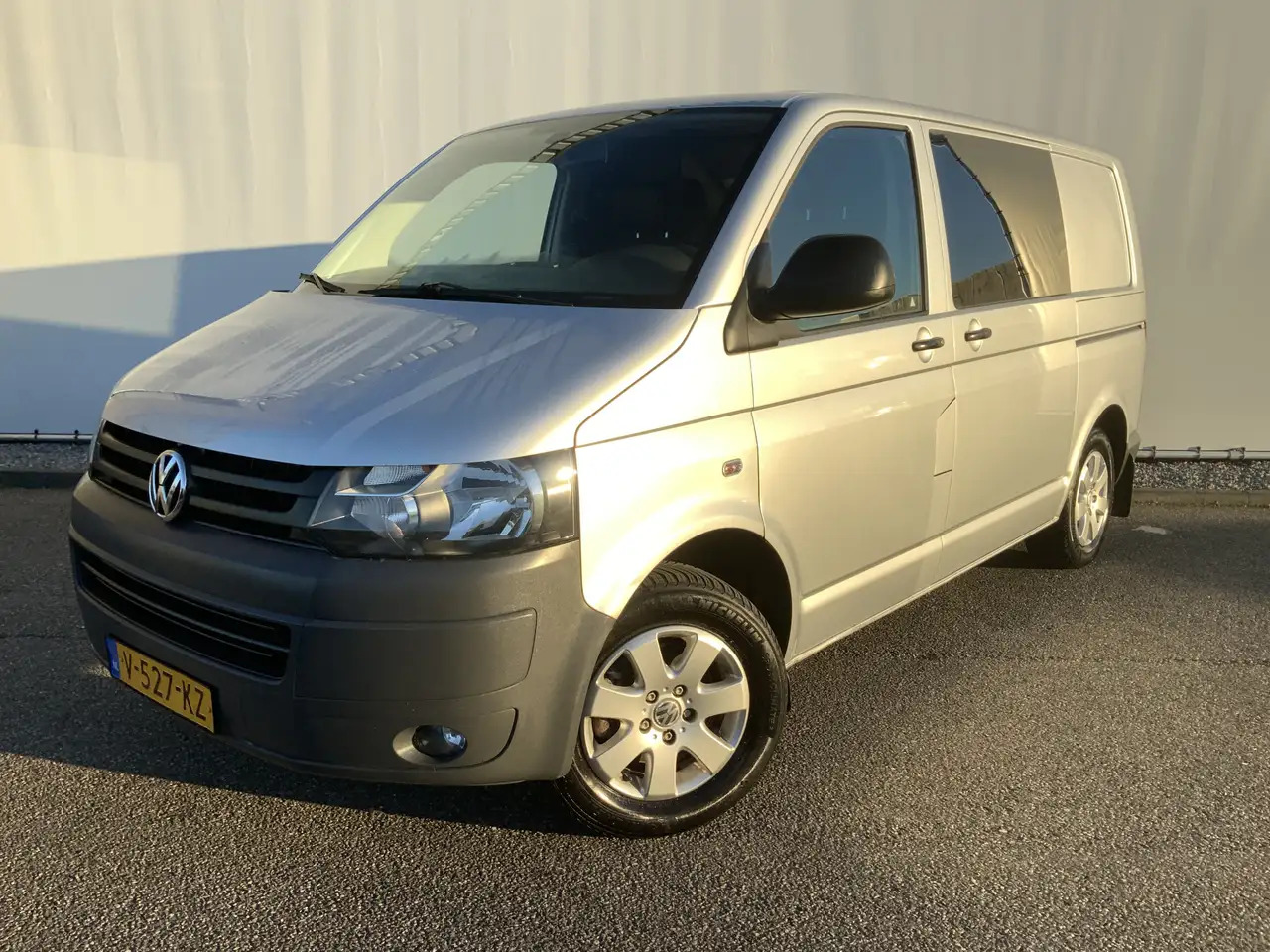 Volkswagen T5 Transporter 2.0 L1H2 Benzine Airco Navi Dub Schuifdeuren Leer - Panel van: picture 1 Volkswagen T5 Transporter 2.0 L1H2 Benzine Airco Navi Dub Schuifdeuren Leer - Panel van: picture 1