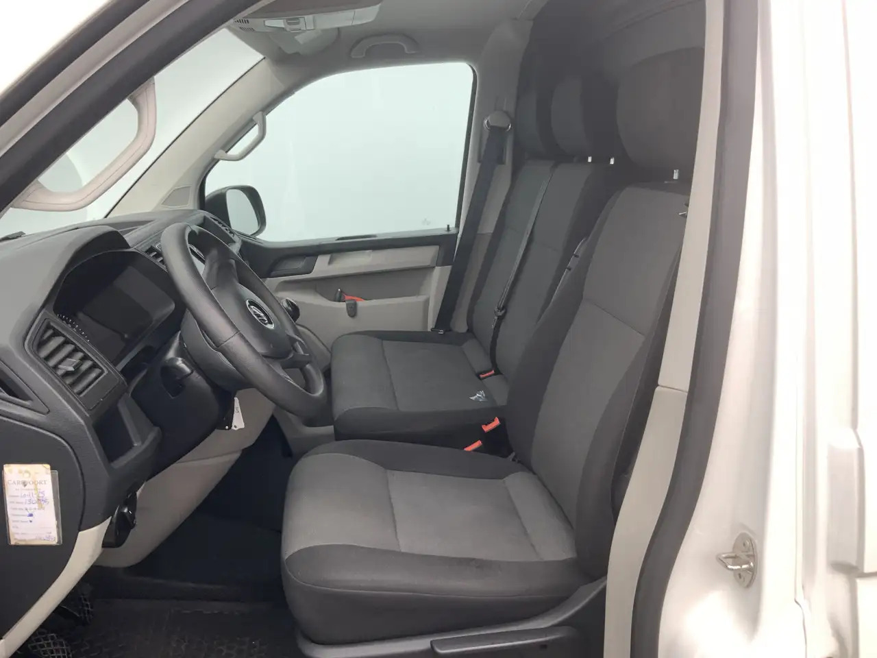 Volkswagen T6 Transporter 2.0 TDI L2H1 Airco Navi 3 Zits Alu Velg Euro 6 - Small van: picture 4 Volkswagen T6 Transporter 2.0 TDI L2H1 Airco Navi 3 Zits Alu Velg Euro 6 - Small van: picture 4