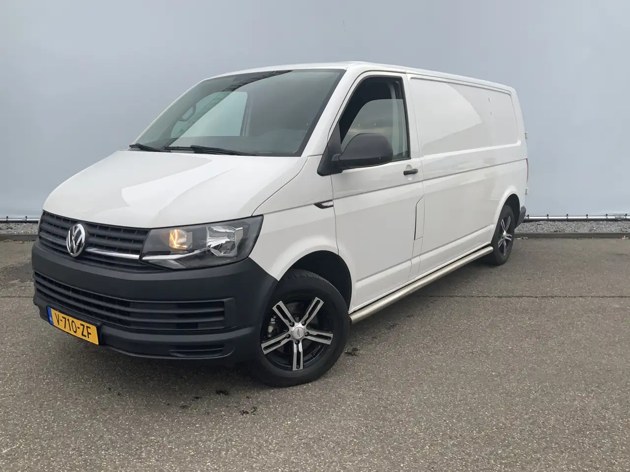 Volkswagen T6 Transporter 2.0 TDI L2H1 Airco Navi 3 Zits Alu Velg Euro 6 - Small van: picture 1 Volkswagen T6 Transporter 2.0 TDI L2H1 Airco Navi 3 Zits Alu Velg Euro 6 - Small van: picture 1