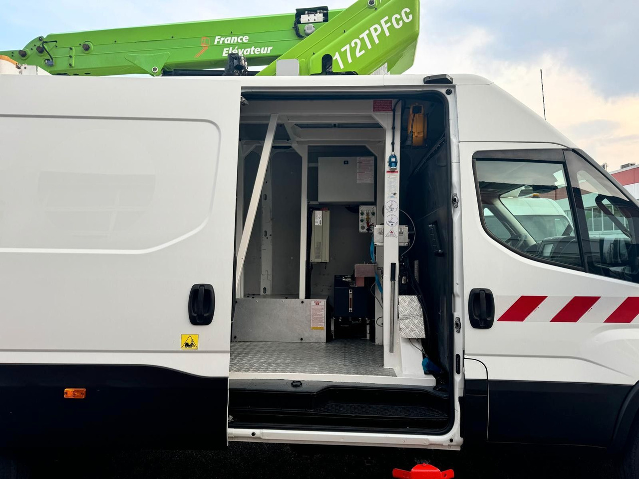 Leasing of  Iveco Daily 70C15 Steiger France Elevateur 172 TPFcc Iveco Daily 70C15 Steiger France Elevateur 172 TPFcc: picture 7