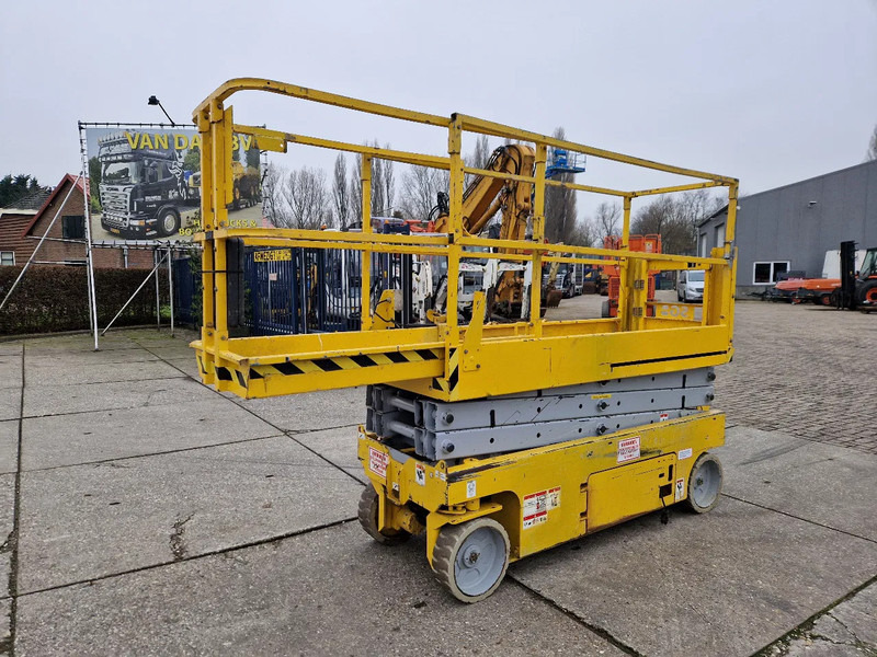 Genie GS2032 elektrisch werkhoogte 8m. met keuring - Scissor lift: picture 1 Genie GS2032 elektrisch werkhoogte 8m. met keuring - Scissor lift: picture 1