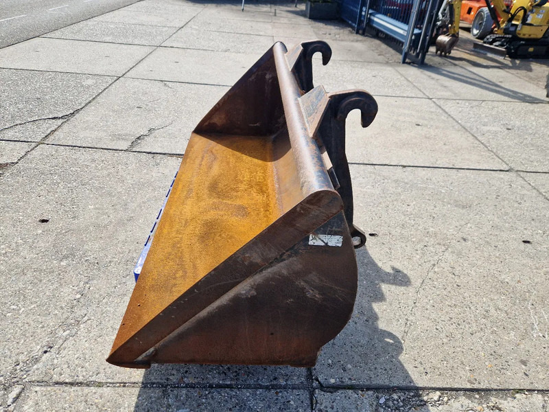 Jeroen van Leeuwen schepbak voor Volvo L30/L35 - Bucket for Construction machinery: picture 3 Jeroen van Leeuwen schepbak voor Volvo L30/L35 - Bucket for Construction machinery: picture 3