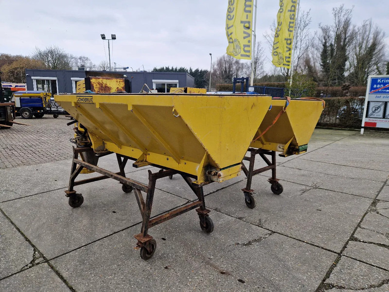 Jongerius 1000 droog zout strooier zo uit het werk! - Sand/ Salt spreader: picture 5 Jongerius 1000 droog zout strooier zo uit het werk! - Sand/ Salt spreader: picture 5