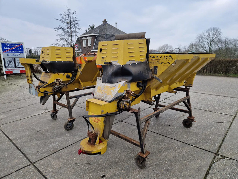 Jongerius 1000 droog zout strooier zo uit het werk! - Sand/ Salt spreader: picture 2 Jongerius 1000 droog zout strooier zo uit het werk! - Sand/ Salt spreader: picture 2