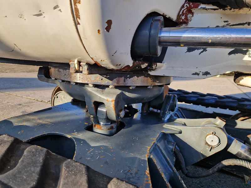 WACKER NEUSON 2404RD kan op een (berg)helling draaien - Mini excavator: picture 3 WACKER NEUSON 2404RD kan op een (berg)helling draaien - Mini excavator: picture 3