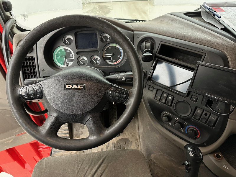 Hook lift truck DAF XF105.410 Space Cab*: picture 11