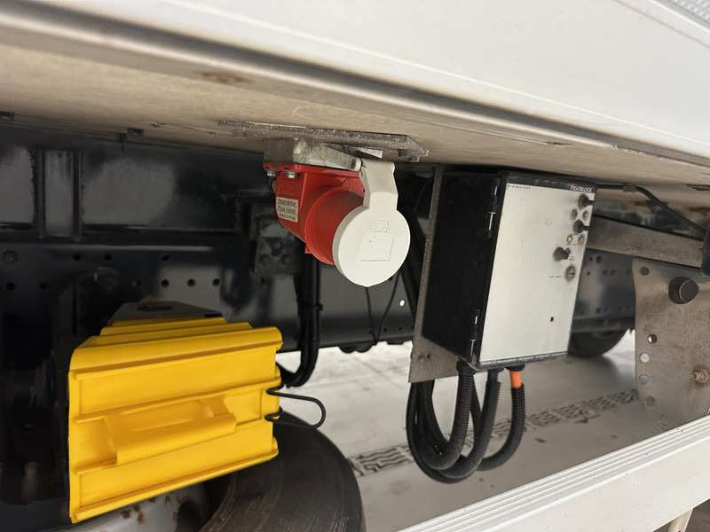 Refrigerator truck MAN TGM 18.250: picture 15