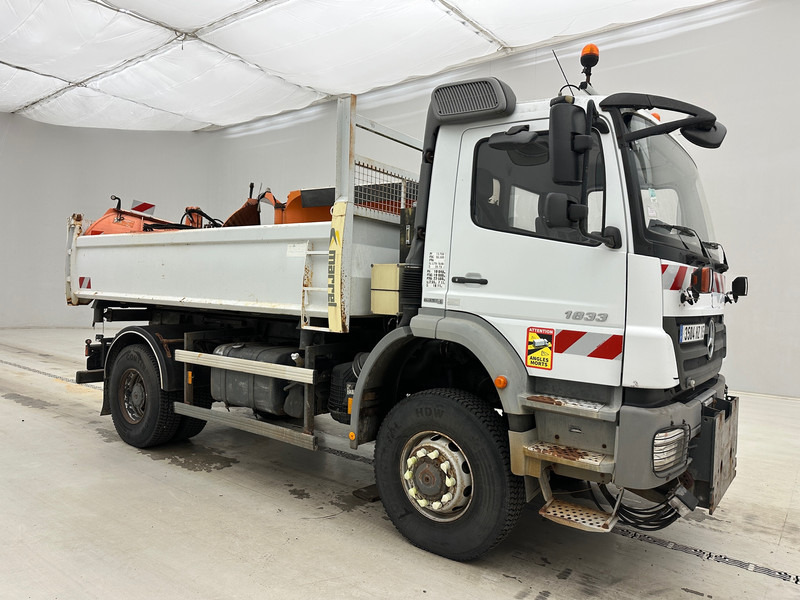 Mercedes-Benz Axor 1833 - 4x4 - Tipper: picture 3 Mercedes-Benz Axor 1833 - 4x4 - Tipper: picture 3