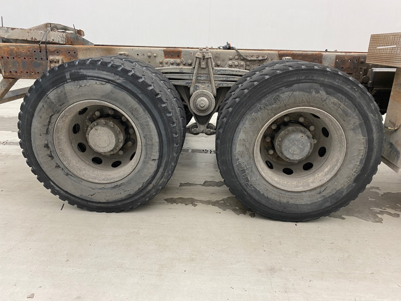 Cab chassis truck Renault Kerax 410 DXi - 8x4: picture 12