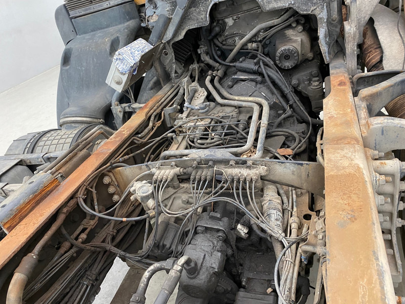 Cab chassis truck Renault Kerax 410 DXi - 8x4: picture 7