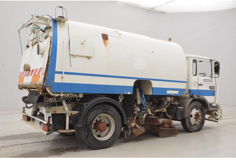 Renault Midliner S150 - RHD - Road sweeper: picture 5 Renault Midliner S150 - RHD - Road sweeper: picture 5