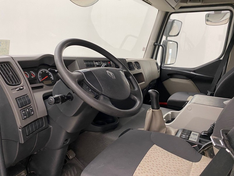 Interior photo 1: Box truck Renault Premium 270 DXi