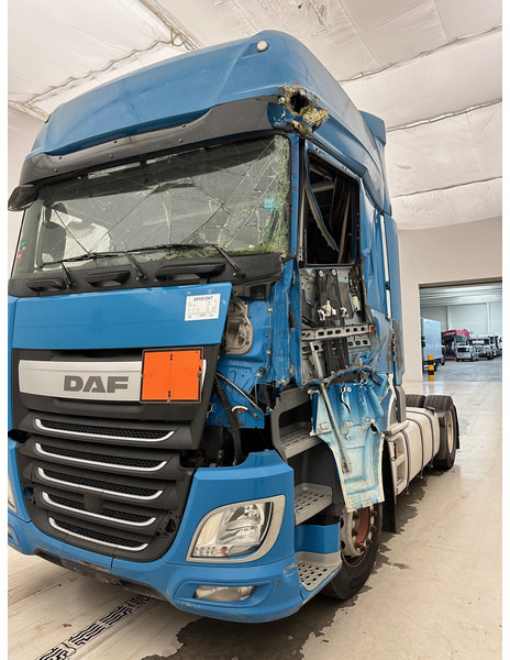Tractor unit DAF XF 460 Super Space Cab: picture 10