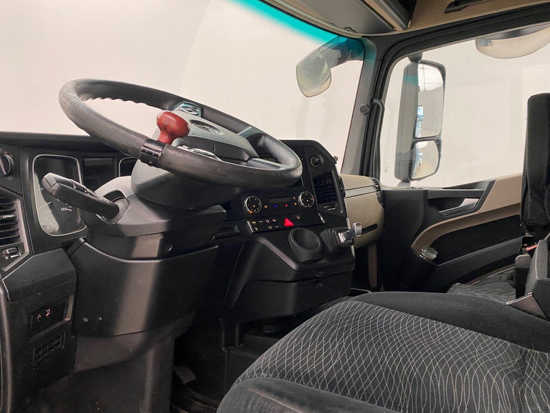 Tractor unit Mercedes-Benz Actros 1940: picture 9