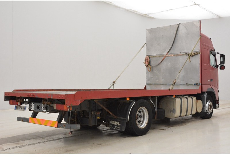 Volvo FH12.460 Globetrotter* - Dropside/ Flatbed truck: picture 4 Volvo FH12.460 Globetrotter* - Dropside/ Flatbed truck: picture 4