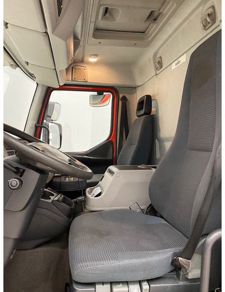 Interior photo 1: Box truck Volvo FL 240