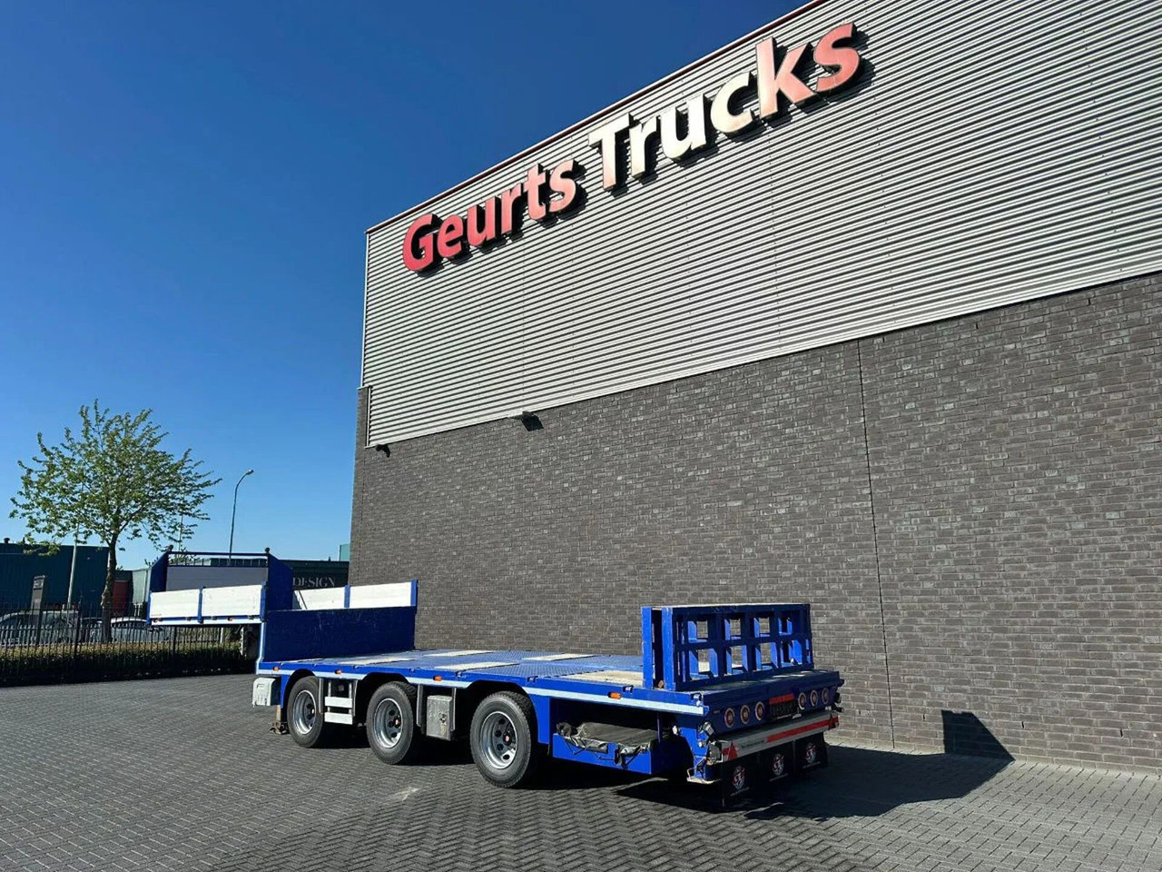 Emtech NNR48 3 ASSER HYDRAULISCHE GESTUURDE KORTE UITSC - Low loader semi-trailer: picture 3 Emtech NNR48 3 ASSER HYDRAULISCHE GESTUURDE KORTE UITSC - Low loader semi-trailer: picture 3